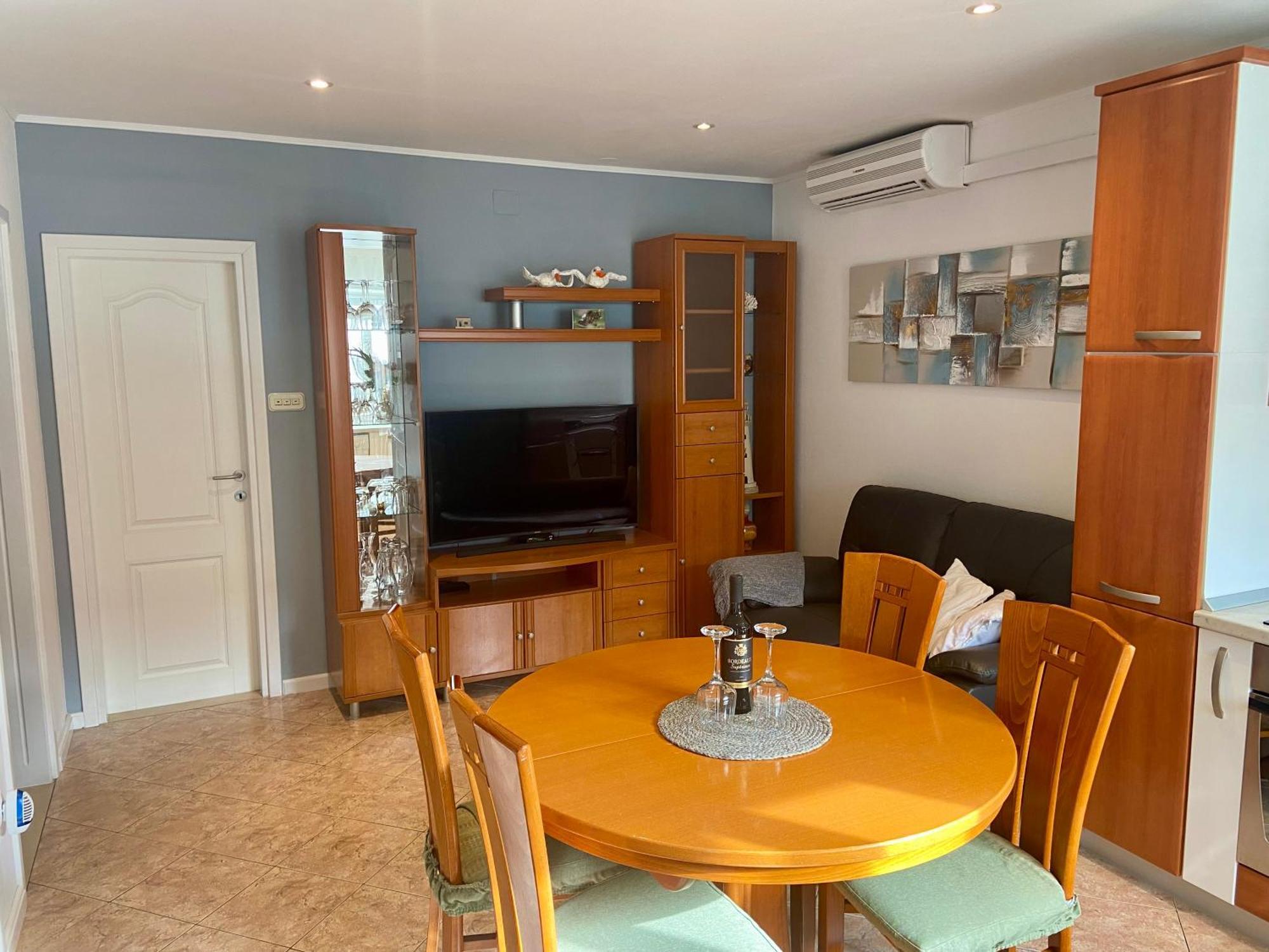 Apartment Simon - Old Stone Charm, Central Bol Life Εξωτερικό φωτογραφία