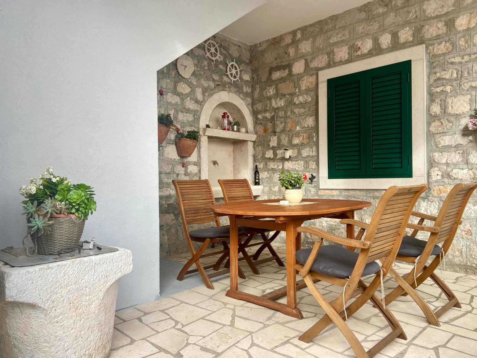 Apartment Simon - Old Stone Charm, Central Bol Life Εξωτερικό φωτογραφία