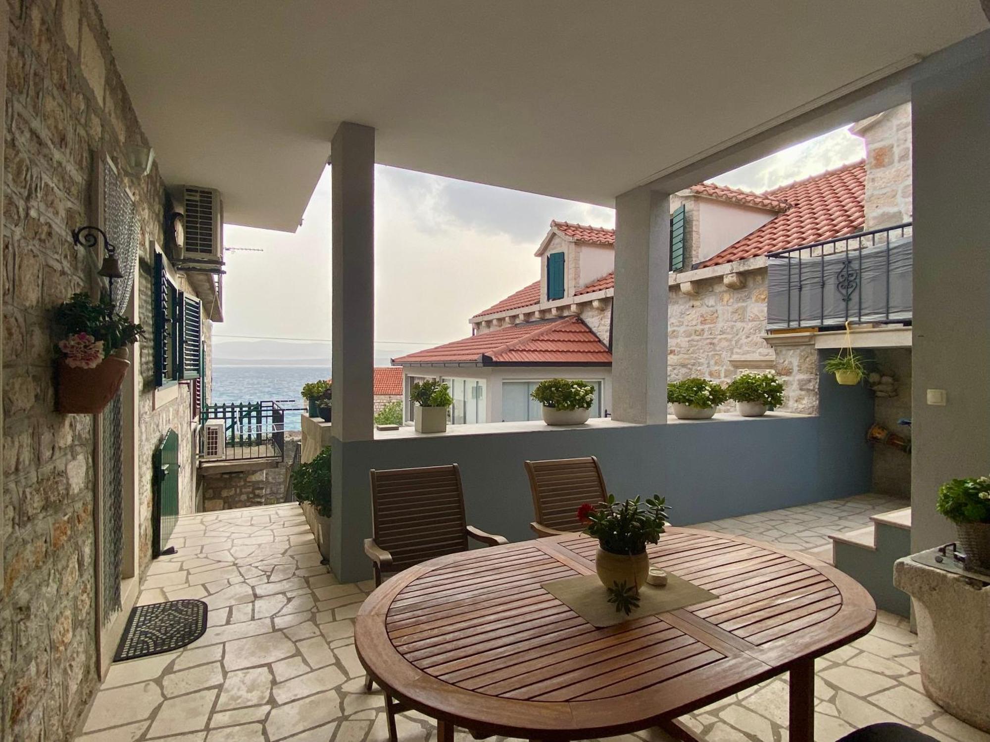 Apartment Simon - Old Stone Charm, Central Bol Life Εξωτερικό φωτογραφία
