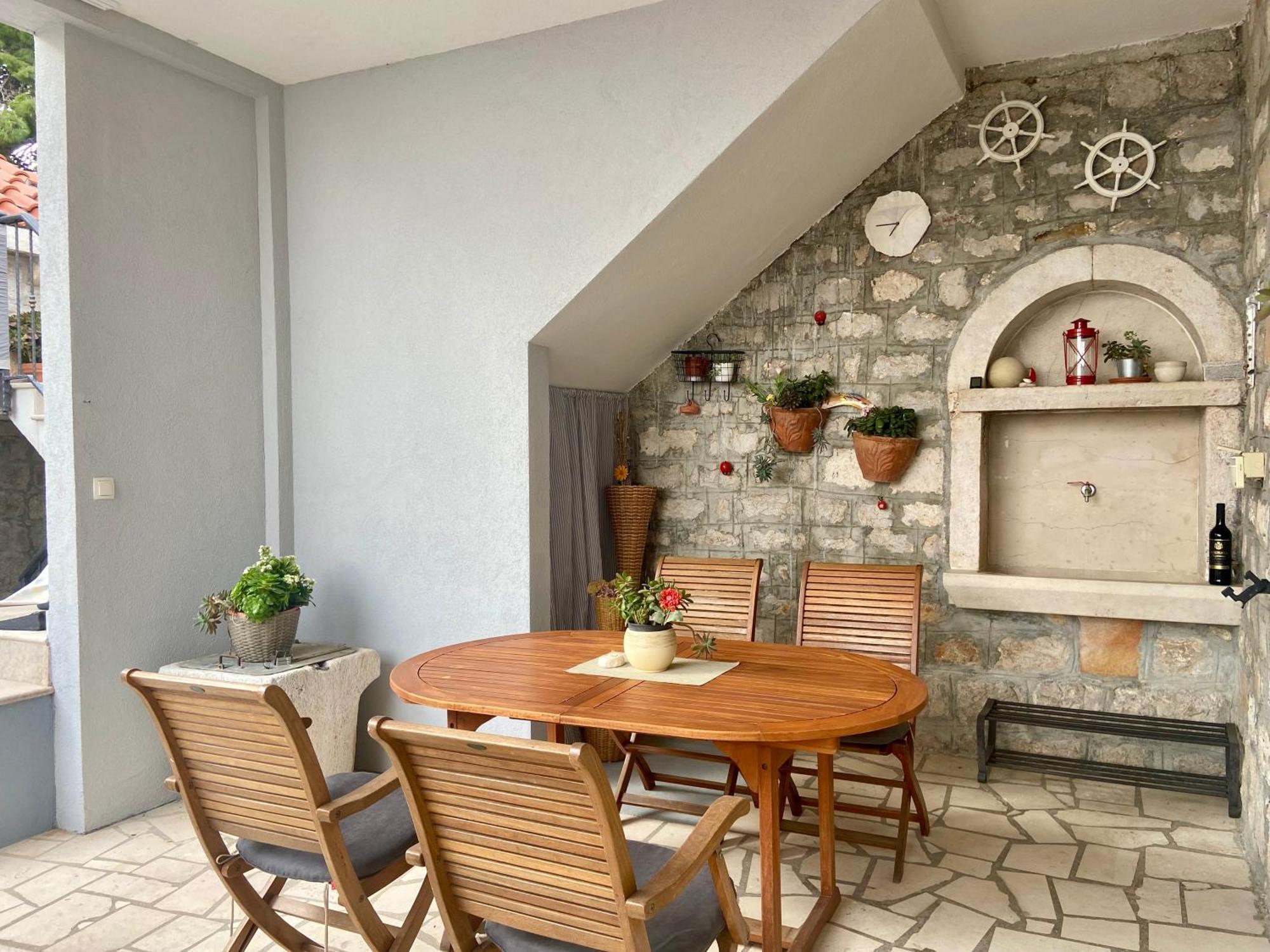 Apartment Simon - Old Stone Charm, Central Bol Life Εξωτερικό φωτογραφία