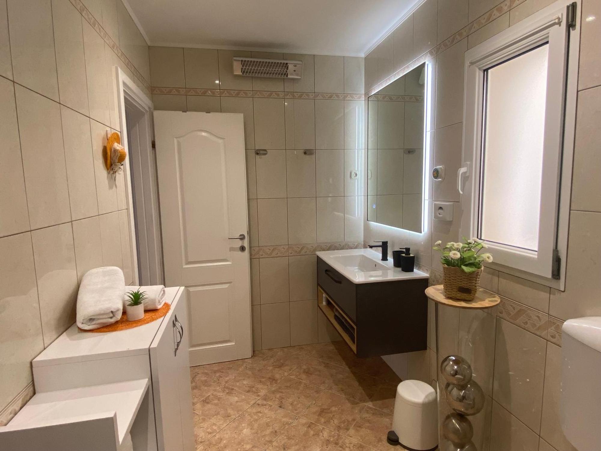 Apartment Simon - Old Stone Charm, Central Bol Life Εξωτερικό φωτογραφία